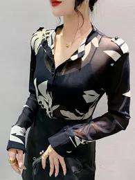 女性のブラウスwinsleterシンプルベーシスティー秋の春の春のTシャツ女性セクシーな薄いスタンドカラープリントスリム透明な長袖トップ
