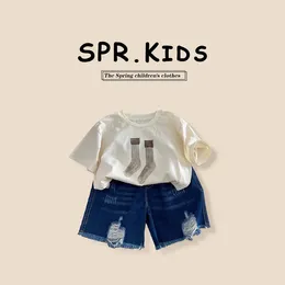 Kläderuppsättningar 2024 Koreanska barn pojke 2st kläder set tecknad tryckt kort ärm toppar elastiska midjehål denim ss småbarn kostymer