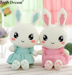 2018 Carino Indossare Abito Coniglio Peluche Coniglietto PP Cotone Farcito Conigli Bambole Giocattoli Per Bambini Regali Di Compleanno 2 Colori8173799