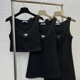 Yaz kadınların üstleri tees mahsul üst nakış seksi kapalı omuz siyah tank üst rahat kolsuz sırtsız üst gömlek lüks tasarımcı düz renkli yelek