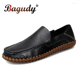 Scarpe casual Mocassini da uomo in vera pelle di mucca Mocassini fatti a mano alla moda Scarpe da barca slip on da uomo morbide Guida comoda