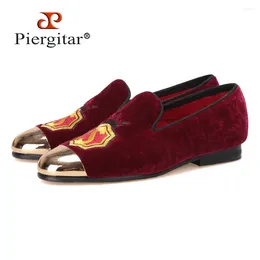 Sapatos casuais Piergitar Handmade Mulheres Veludo com Toe de Metal Dourado e Apliques Vinho Vermelho Cor Prom Banquet Mocassins Mulheres Flats