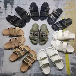 Klasik sandalet terlikleri kadın kauçuk moda sandal erkekler g çiçek açar çiçek terlik düz ayakkabıları slayt arı tasarımcısı sandal deri kauçuk sandal boyutu 35-45