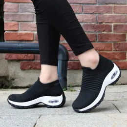 Lägenheter kvinnors lägenheter glider på skor för kvinnor sock sneakers plattform 2021 bekväma mjuka damer våren buty damskie sepatu wanita svart