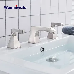 Rubinetti per lavandino del bagno Rubinetto moderno per lavabo a doppia maniglia Vaso per acqua fredda e acqua Miscelatore a 3 fori di installazione