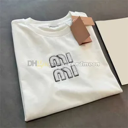 Camiseta feminina com gola redonda e letras bordadas de luxo camisetas de manga curta primavera verão