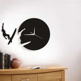 壁の時計夏のサーフィンタイムクロックモダンデザインウォータースポーツホームデコルアート愛好家のためのAvid Surfersギフト