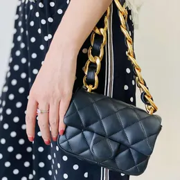 여성 디자이너 고급 가방 레이디스 체인 핸드백 제한된 두꺼운 체인 겨드랑 가방 양두 마스킨 소재 빈티지 밝은 모래 금 버클 13 17 6cm