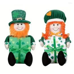 Decoração de festa Patricks Day Verde Irlandês Gnome Segurando Caixa de Presente Artesanal Estatueta Sem Rosto K92A