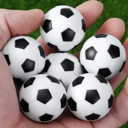 4/6pcs 32 mm schwarzer weißer Socer -Ball für Unterhaltung Flexible ausgebildete, entspannte Kinder kleiner Socer Ball Mini Tisch Fußballbälle