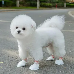 犬のアパレル20pcs/セット白い靴調整可能なストラップ付きの防水性のない生地ブーツ屋外ウォーキング用のフットカバー