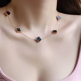 Klassisk modehänge halsband för kvinnor eleganta fyra bladklöver lockethalsband högkvalitativ halsband designer smycken 18k guld pläterade flickor