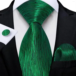 Papilli di prua elegante solido verde per uomini 8 cm Larghezza Fare di matrimonio Accessori Accessori spicchi cravatta dono regalo all'ingrosso