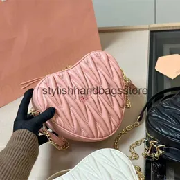 Cross Body Family 2023 Spring/Summer New Sheepskin Love Bag Heart Shaped Handväska Single Shoulder Crossbody Chain Real Leather H240403