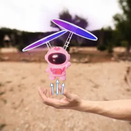 空飛ぶロボットUFO TOY SPACEMANドローンジェスチャーセンシングフライアステルナート宇宙船ヘリコプターラジオ制御飛行機のおもちゃ