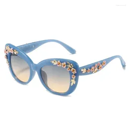 Solglasögon 2024 Rose Fancy Decorative Eyewear Fashion Retro Design Flower Women Vintage Metal Pink Flores Cat Eye Sun Glasses