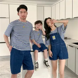 Family Matching Outfits Summer Mom And Daughter Set Daddy Son Short Sleeve t Shirt ParentChild Denim Clothes Kids Jean 240323