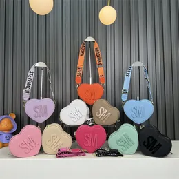 2024 Designer Bag Love Shaped Heart Bag Crossbody Bag Mini Bum Bag School Ryggsäck Back Pack Saddle Bags Tours Bag Single Totes Lovely Peach Heart Messenger Bag