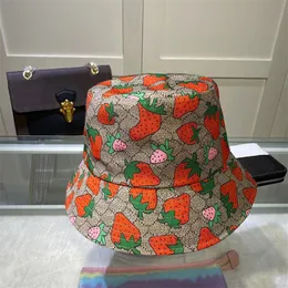 Summer Designer Women Sun Hatts Outdoor G Strawberry Bucket Hat Full Printed Old Flowerpot Hat Sunscreen Sun Hat Par Hat Batch