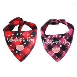 Hundekleidung 50pcs Valentinstag Accessoires Plaid Bandanas lieben Stil große Hunde Schal Lätzchen Haustier Vorräte