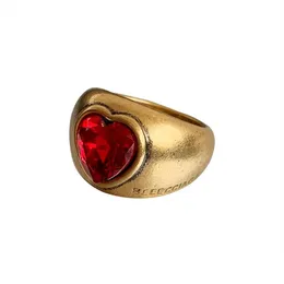 Anelli di banda INS retro Exageted Ruby Heart Ring Personalità della moda femminile Bronzo Tide Brand Hip-Hop All-Match Gioielli Accessorio regalo DHN9G