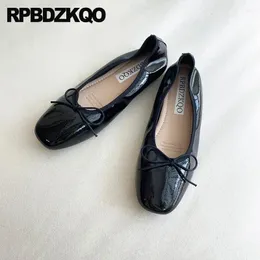 Buty swobodne czerwony patent skórzany balerina łuk Bowtie Blue Candy Square palca miękki balet płaski kobiety kawaii poślizg na płytkim 2024 chiński