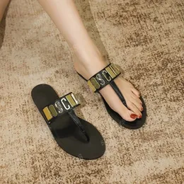 Designer Metal logo pantofole, sandali alla moda Mo schino periughina pantofole estate in pelle sandali tacchi piatti con tacchi piatti da donna neri