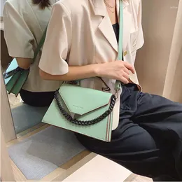 Borsa 2024 Fashion Ladies Trend da 100 confezioni da 100 Ins Small Simple Simple Solid-Color Letter Metal Sloping Spalla