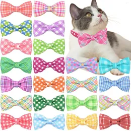 Hundekleidung Haustiere Zubehör Bögen Pflegestil liefert 50/100pcs Plaid Federkragen Bowtie Abnehmbar