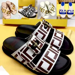 2024 Luxurys moda designers de verão sandálias chinelas masculas femininas lândulas de sandália de praia lampes lascas de chinelos de pilotos sexy bordados de sapatos azuis brancos pretos
