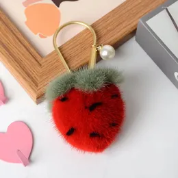 Keychains Luxury Real Mink Fur Strawberry Keychain Cute Hair Charm Keyring Women Bag Purse Ornament Emo Trinket Accessories Gifts