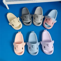 أحذية جديدة إيفا الصيفية نساء سمك القرش النعال اللطيفة Catroon Shark Slides Outdoor Home Bathroom Women Women Flip Flop