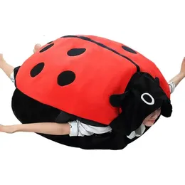 Wearable Insect Plush Toys Ladybug Stoffkissen lustige Party Cosplay Puppe weiche Schlaftkissen Geschenke 240325