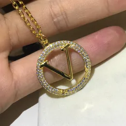 Wysokiej jakości marka V Naszyjnik pełna gwiazda Diamond Letter Circle Marka Naszyjnik Klasyczny wzór Centrum moda luksusowy designerka biżuteria do kobiet prezent