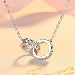 2024 Juvelerdesigner för kvinnor Guldhalsband Sterling Silver Double Ring Diamond Pendant Rose Gold Female Necklace Masquerade Ball Chain Jewelry Gift Q15