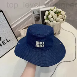 Geniş Memlu Şapkalar Kova Tasarımcısı 2024SS Tasarımcı Balıkçı Şapkası Erkek ve Kadın Şapkaları Marka Büyük Güneş Alfabesi Moda Lüks Günlük Tasarım Şapkası Mavi Boyalı Yıkama Vizörü Kxmi