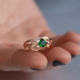 2pcs خواتم الزفاف هوانتان رومانسية خواتم نباتية غير منتظمة مع Gepmetric Green Green Zircon Zircon Stone Fresh Leaves Band Band Rings Hot