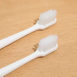 Liten vit tandborste oralt tandvårdssjukhus utskrivbar logotyp reklamgåvor för vuxen mjuk hår tandborste grossist