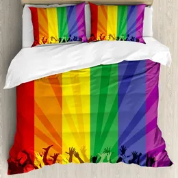 Yatak setleri Gurur Yorgan Kapağı Seti Polyester İnsanlar Renkli Çizgili Tasarımla LGBT Topluluğu için Uluslararası Günü Kutlayanlar