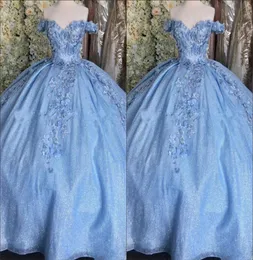 2023 Bling Tulle Bahama Blue Quinceanera Dresses Ball klänning från axeln 3D Flowers Crystal Corset Back Laceup Prom Graduation4276643