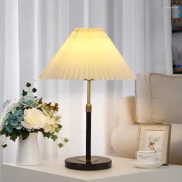 Декоративные фигурки спальня спальня прикроватная лампа ретро доступный роскошный стол.