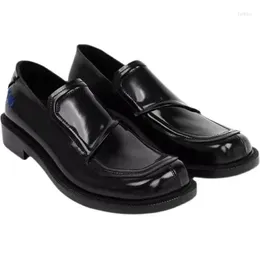 Sıradan ayakkabılar İngiliz tarzı retro siyah patent deri kayma loafers kadın yuvarlak ayak parmağı Japon kızlar rahat damla