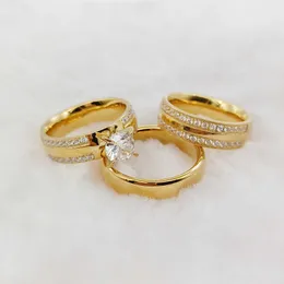 2PCS Pierłdy ślubne Wysokiej jakości 3PCS Małżeństwo ślubne pierścionki zaręczynowe Zestaw dla par dla par Diamond 18K Gold Gold Mode Biżuteria Miłośnicy pierścienia