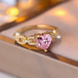 2PCS Wedding Rings Elegant Pink Crystal Heart Stone Ring Romantic Love Heart Engagement Rings For Women Dainty Gold Color Wedding Band Boho Jewelry