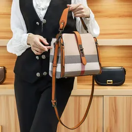 Stylish Luxury Straddle Bag Womens Bag New Fashionable and Versatile Water Bucket with Grid Large Capacity One Shoulder Crossbody Trendy