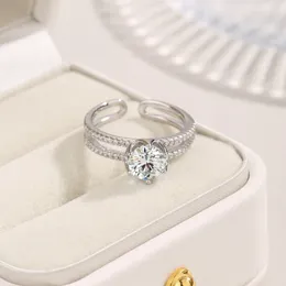 Cluster Rings 2024 Korean Six Claw Micro Diamond Set Fashionable Versatile Elegant Temperament Moissanite Finger Ring Senior Design