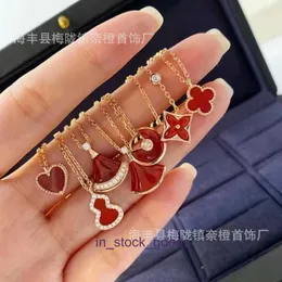 High End Designer Necklace High Edition Fine Clover Love Necklace New Red Gourd Thick Gold Electropated Red Jade Marrow Halsband för kvinnor Original 1: 1 med riktig logotyp