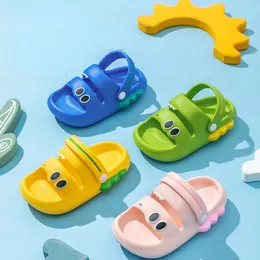 Barn söta tecknat barn Mules Clogs Summer Garden Beach Sidlippers Sandaler Cave Baby Shoes for Boys Girls 240318