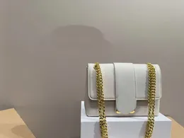 2024 New Chain Bag, prática para o estilo diário de deslocamento e casual, um item obrigatório para meninas, bolsa de ponta retro importada, bolsa de marca para o verão, com as irmãs Box 24cm