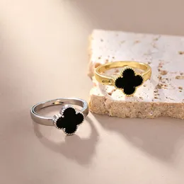 Ring di trifoglio fortunato oro ad alta versione 18K, anello di acciaio non sbiadito in oro europeo e americano.